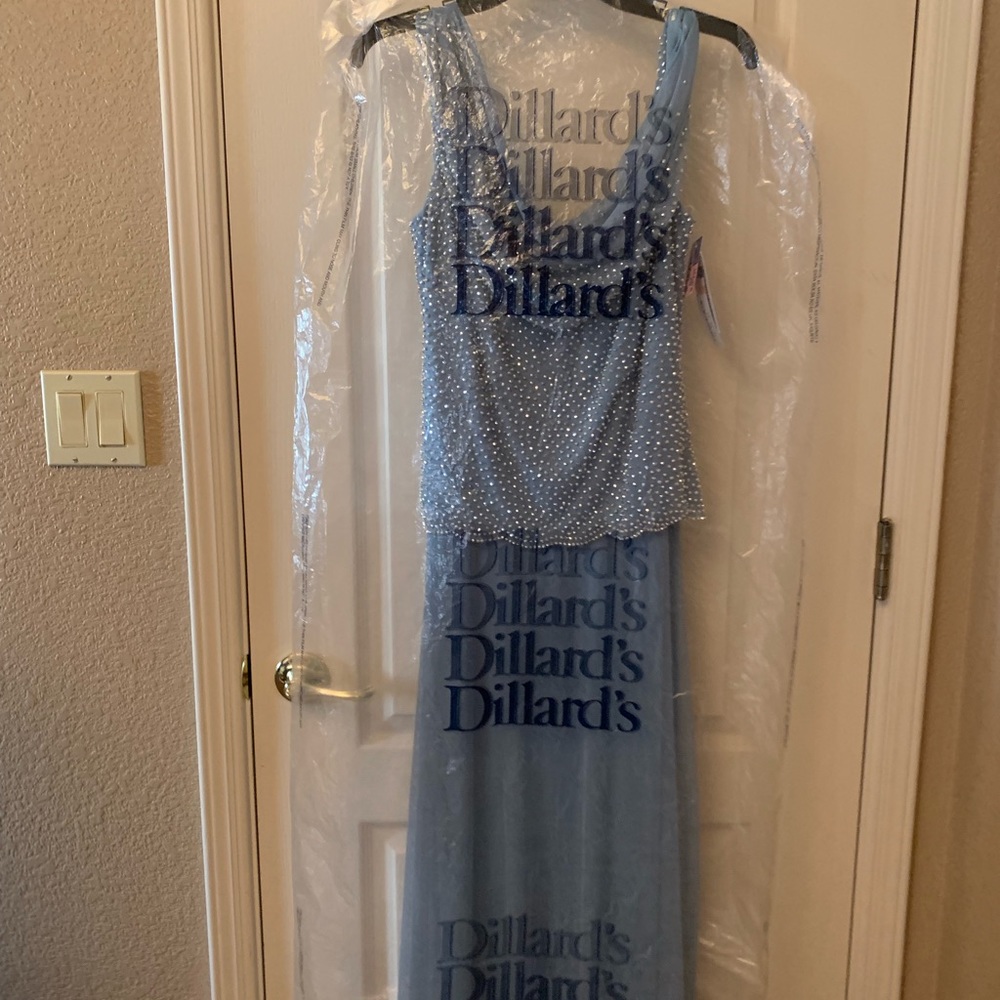 Dress - Picture 4 of 7